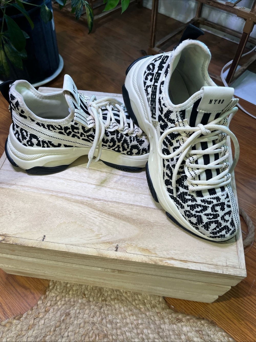 Steve Madden Maxima Monochrome Knit Sneaker Black And White Leopard Print Sz 9.5